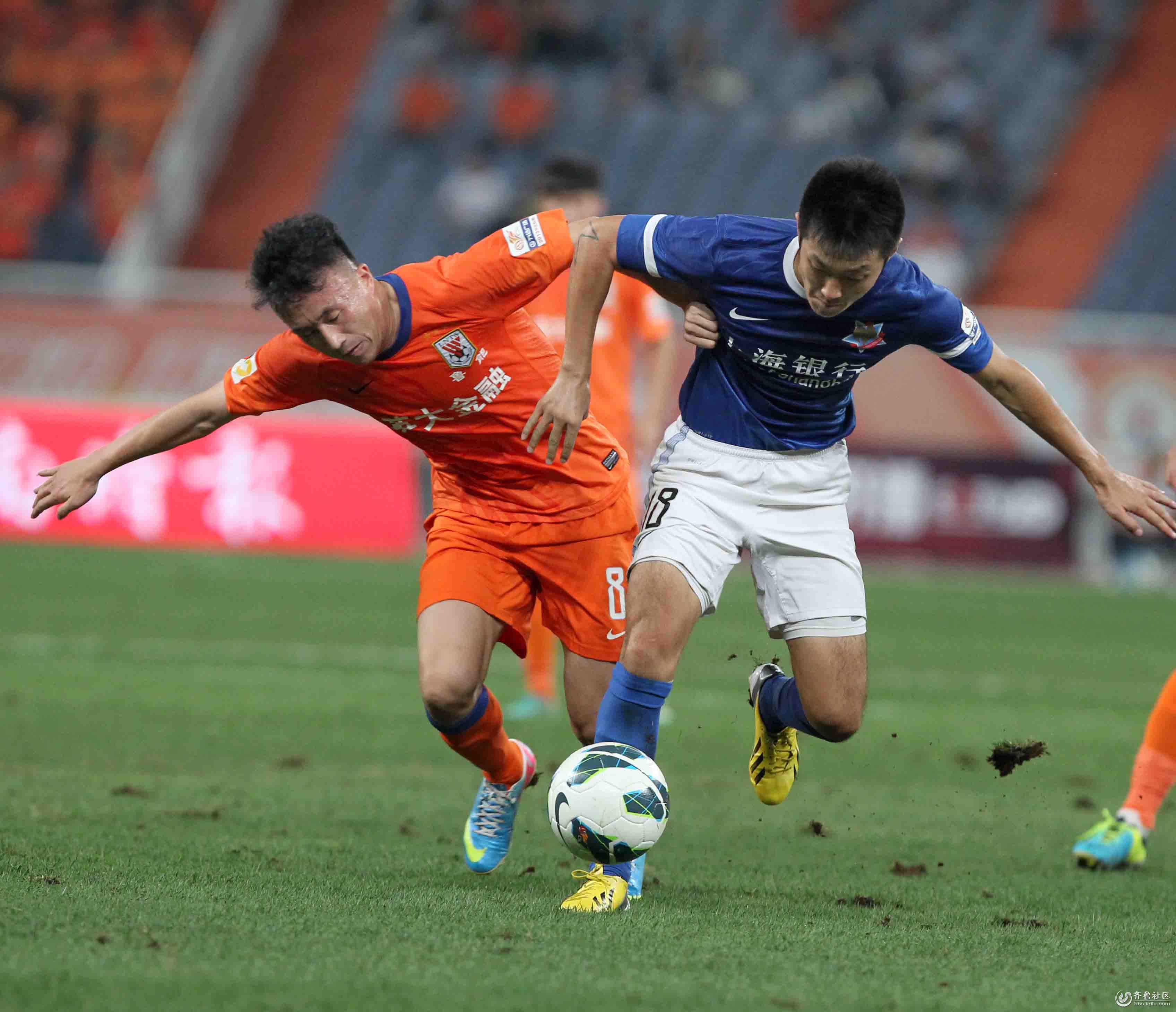 利物浦利用边路冲击打穿对手（利物浦两翼突击撕裂对手防线）